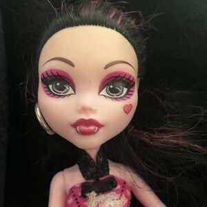 Vintage Monster High, Draculora G1, from Dot dead gorgeous also includes tiara